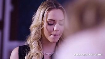 Victoria Pure Ve Misha Cross, Büyük Bir Yarrağı Olan Sıcak Bir Üçlüde