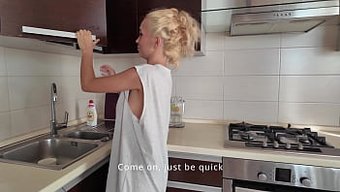 Güzel Asyalı Amatör, Hem Vajina Hem De Anüste Sert Seks Yapıyor.