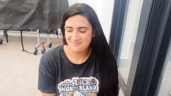 Genç Ve Düz Esmer Kız, Webcam'De Iyi Bir Oral Seks Yapıyor.