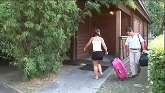 Amatör 18+ Genç Yaşlı Adamdan Anal Alıyor