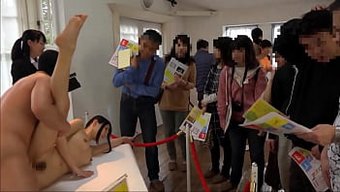 Halka Açıkta Boşalma: Japon Gençleri Sikme Sanatı
