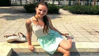 Alman Üniversite Öğrencisi Mia, Büyük Alet Anal Seks Dileğini Yerine Getiriyor.