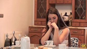 Büyük Göğüslü Olgun Bir Çek Kızdan Hd Sakso