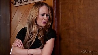 Lezbiyen Ev Arkadaşları Luna Star Ve Carter Cruise Anal Oyunu Keşfediyorlar