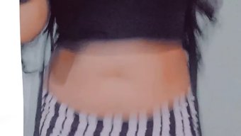 Büyük Doğal Göğüslü 18 Yaşındaki Hint Kızı, Cowgirl Pozisyonunda Kirli Oluyor