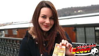 Utangaç Alman Genç Elena Vega, Ilk Kez Sert Sikiş Tadını Çıkarıyor