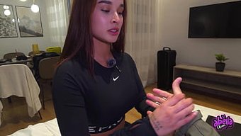 Abella Olsen'In Büyük Latin Poposu, Madrid'De Bir Turistten Acımasız Muamele Görüyor